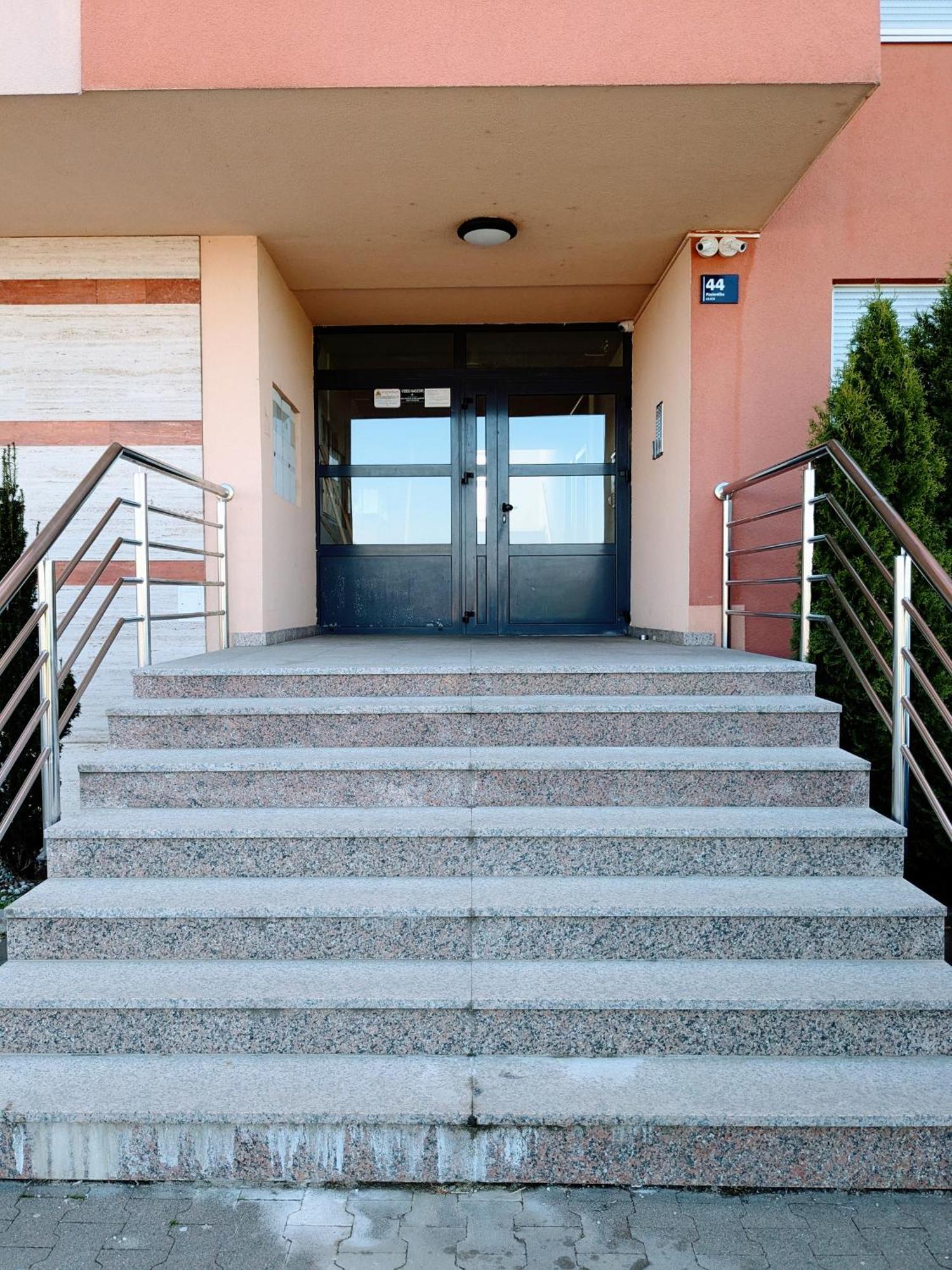 Doma-Lu Apartment-Near Airport And Highway- Free Parking Velika Mlaka Exterior foto